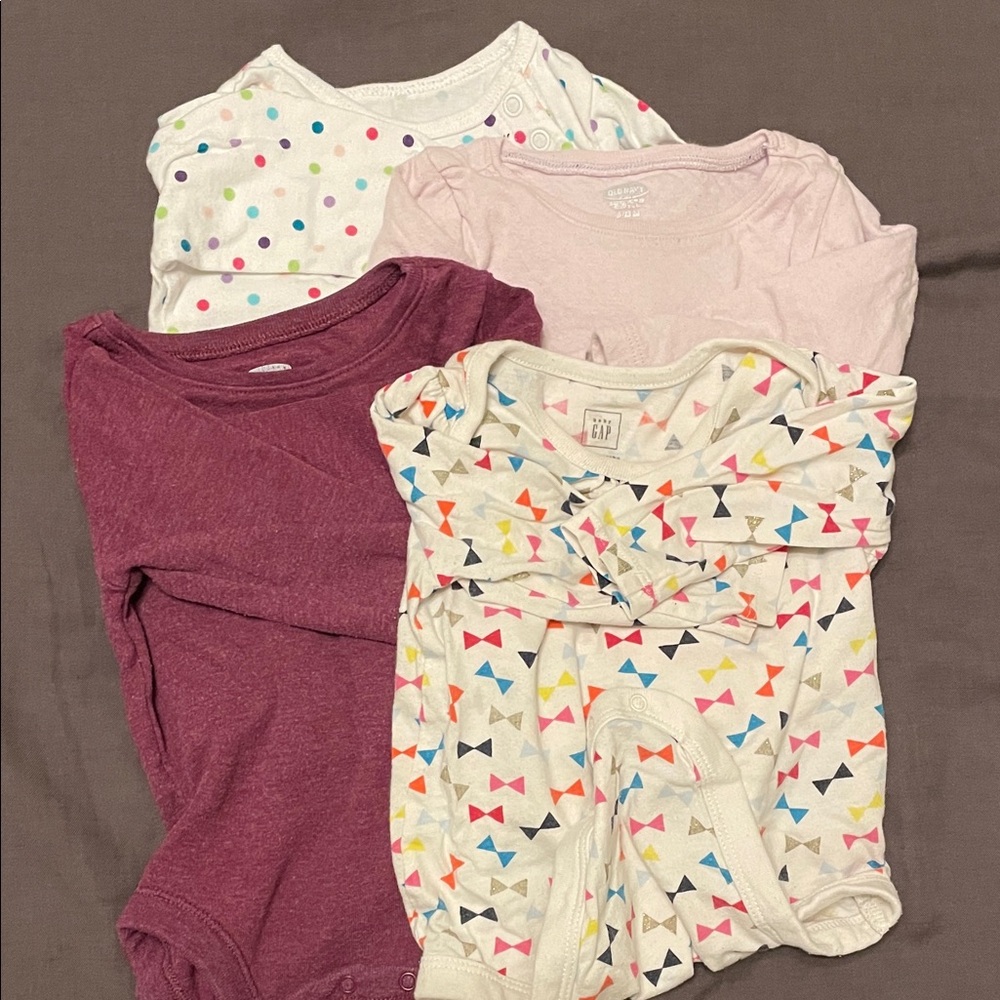 Set of 4 colorful long-sleeve onesies